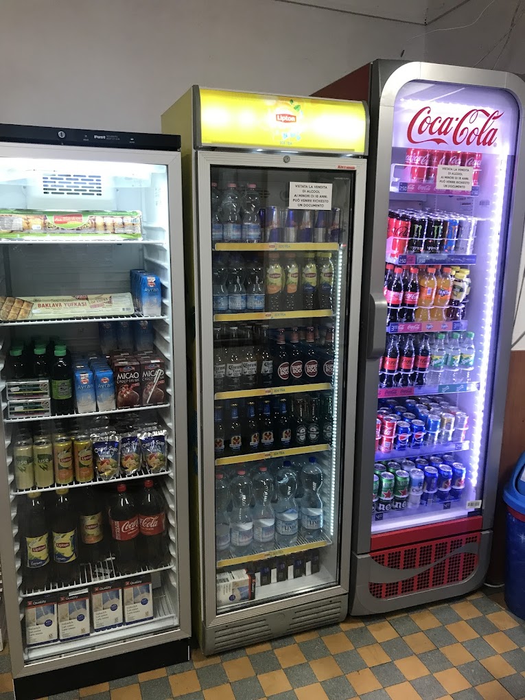 Frigoriferi con bevande e specialità