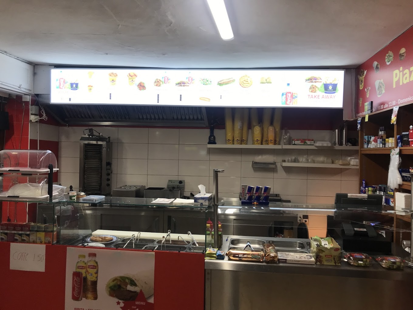 Bancone e zona cottura del kebab